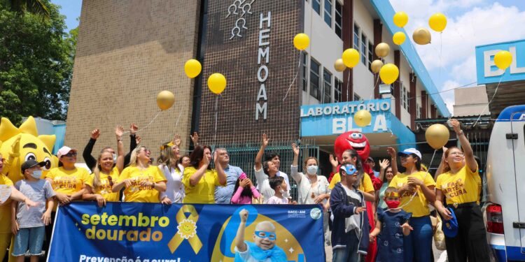 Setembro Dourado: Hemoam e Gacc realizam blitz e pacientes tocam o sino da cura