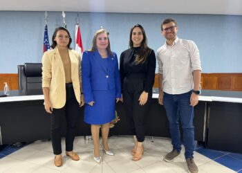 Presidente em exercício do TCE-AM dá posse a mais quatro aprovados no concurso público