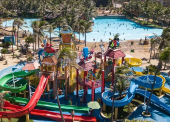 Juiz do AM condena Beach Park a indenizar casal de turistas de Manaus por danos morais e material