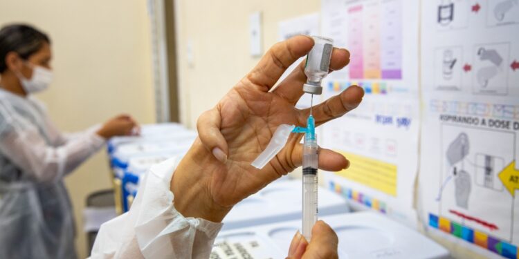 Prefeitura oferta vacina contra Covid-19 em nove pontos de imunização neste sábado, 2/9