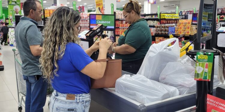 Grupo Queiroz abre 20 novos postos de trabalho em Manaus, incluindo vagas para PCDs