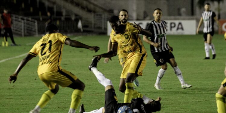 Amazonas perde na estreia do quadrangular final da Série C