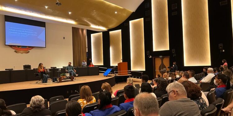 TCE-AM conclui Masterclass sobre ensino de combate e prevenção ao assédio 