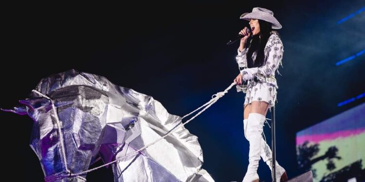 ‘Boiadeira’ Ana Castela faz show  inédito em Manaus