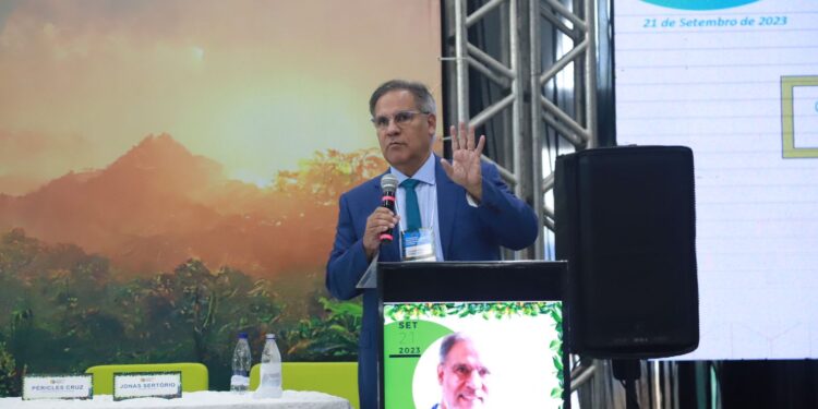 Especialistas nacionais e internacionais discutem protocolos de segurança do paciente, em Manaus
