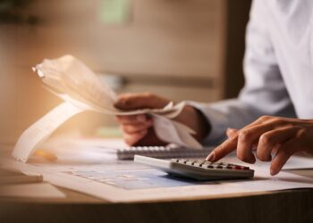 Cerca de 85% dos brasileiros afirmam ter passado por situações de desequilíbrio financeiro nos últimos 12 meses