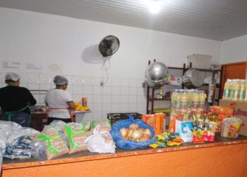 Prefeito regulariza merenda escolar em Borba; alunos foram prejudicados por ex-prefeito interino