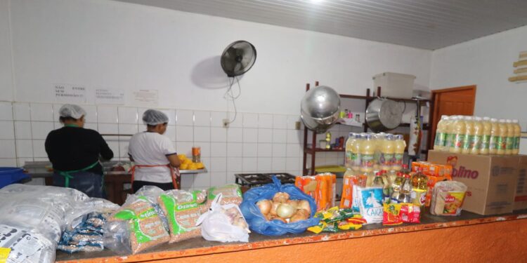 Prefeito regulariza merenda escolar em Borba; alunos foram prejudicados por ex-prefeito interino