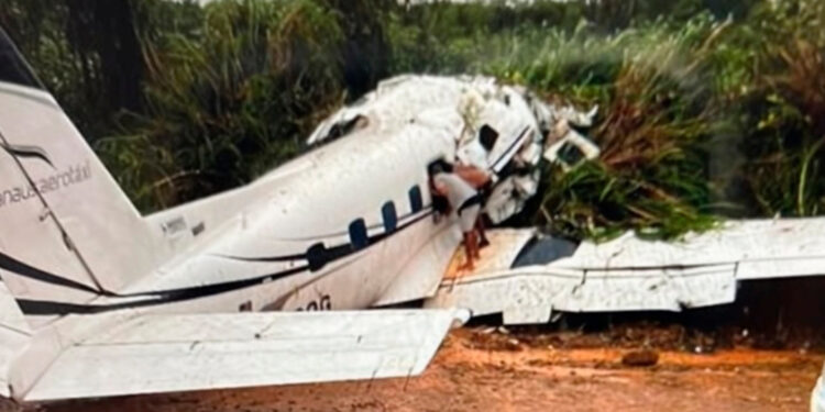 Avião com turistas cai em Barcelos; 14 pessoas morreram