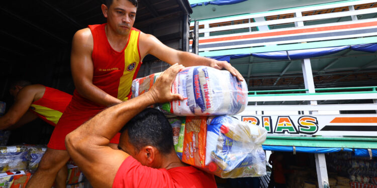 Governo entrega mais 1,3 mil cestas básicas para apoiar famílias em três Unidades de Conservação