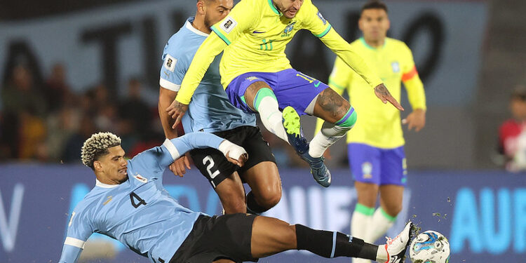 Mais uma lesão: Neymar passará por cirurgia no joelho