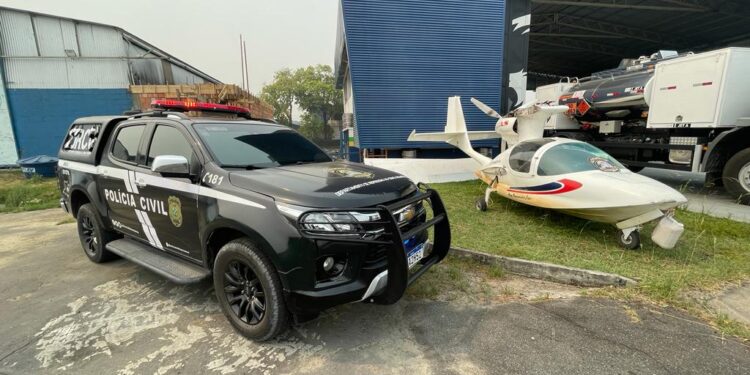No Amazonas, polícia apreende avião utilizado no transporte de drogas por via aérea