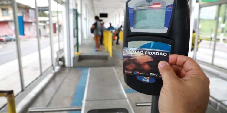 Unidades de ensino devem fazer atualização de cadastro para garantir meia-passagem