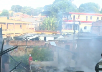 Incêndio destrói casas no bairro Japiim em Manaus
