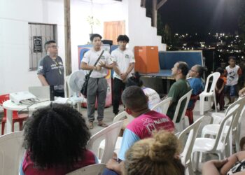 Coletivo ‘Soul do Monte’ leva aulas de reforço escolar, artesanato, flauta e capoeira para moradores de comunidade no AM