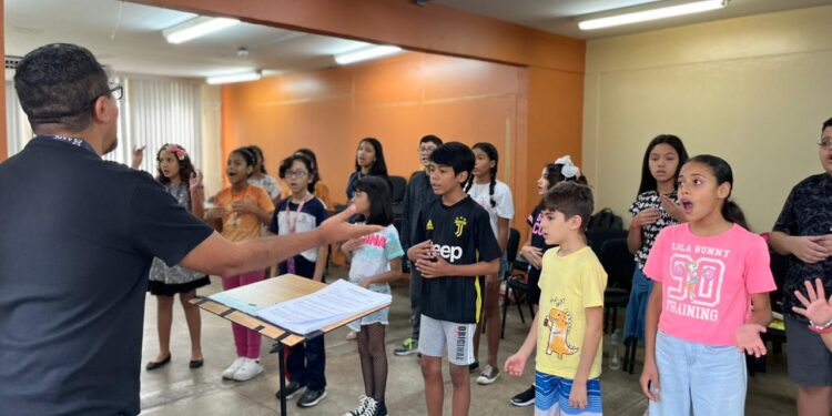 Espetáculo de formato inédito e gratuito celebra a diversidade musical no Teatro Amazonas, nesta quinta-feira 