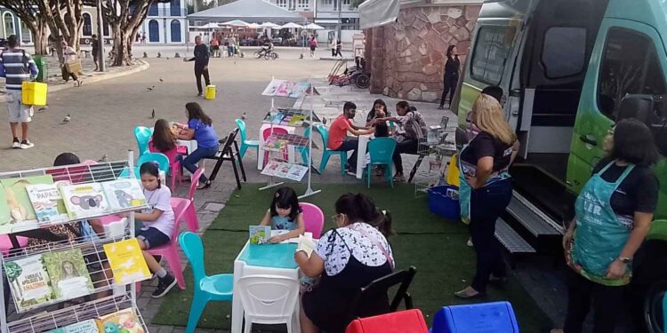 Programa Mania de Ler ganha edição especial no feriado (12/10), no Largo de São Sebastião