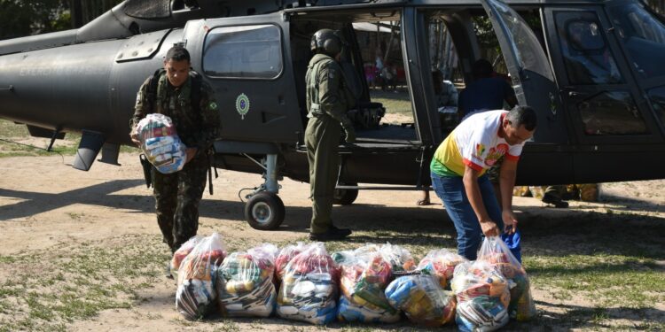 Governo atua no apoio logístico da ajuda humanitária para comunidades ribeirinhas de Alvarães