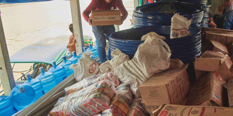 Aproximadamente R$ 100 mil em doações são entregues em comunidades que enfrentam seca extrema