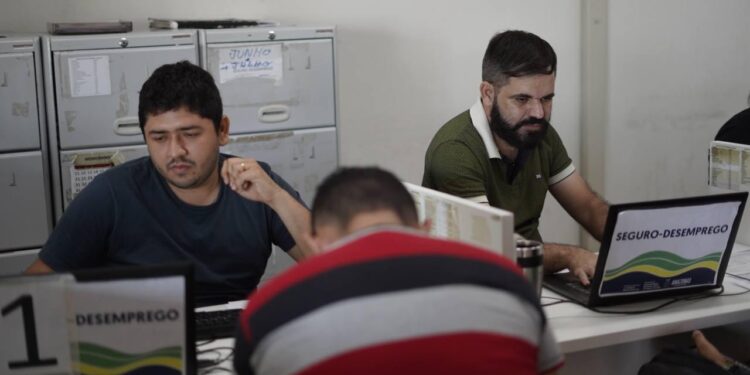 Sine Amazonas divulga 108 vagas de emprego para esta terça-feira
