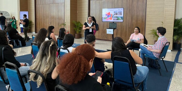 Distribuição de vacinas contra a Covid-19 no Amazonas é compartilhada em congresso na Paraíba