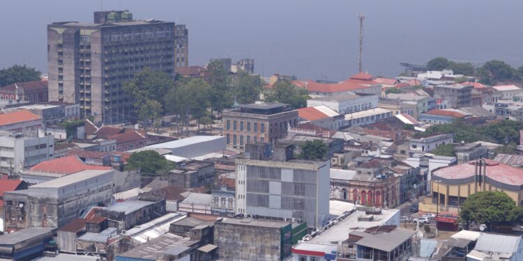 Fiocruz recomenda uso de máscaras diante do aumento do volume de fumaça