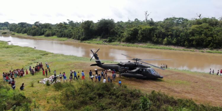Governador do AM confere balanço da ação integrada do Estado e Forças Armadas na Operação Estiagem na região do Solimões