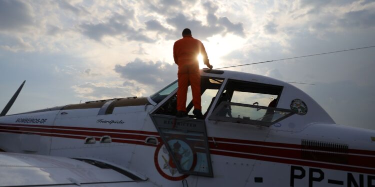 Governo recebe suporte de aeronaves para intensificar combate às queimadas