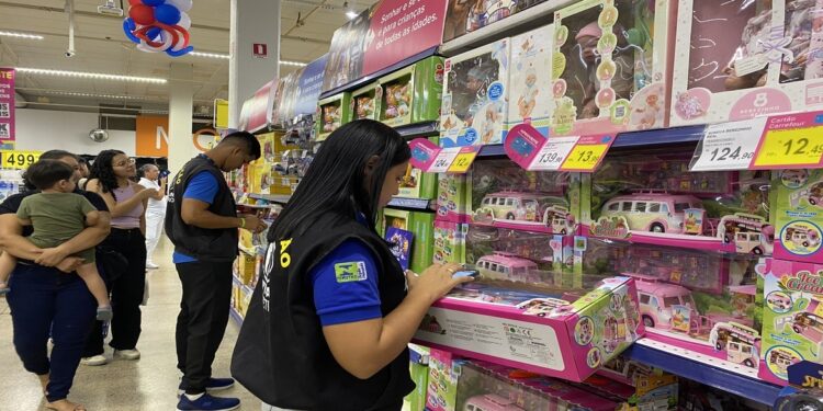 Operação ‘Criança Segura’: Ipem-AM verifica mais de 10 mil produtos infantis no comércio