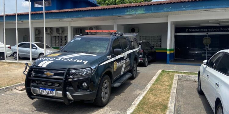 No AM, polícia prende homem em cadeira de rodas com arma de fogo, drogas e munições