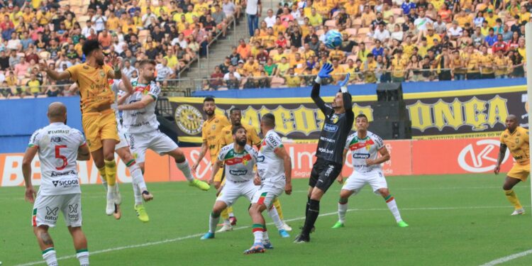 Amazonas FC empata com Brusque no primeiro jogo da final da Série C