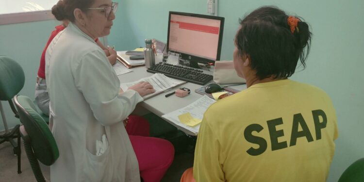 Pela primeira vez, grupo LGBT privadas de liberdade recebem PrEPTrans na Policlínica Codajás 