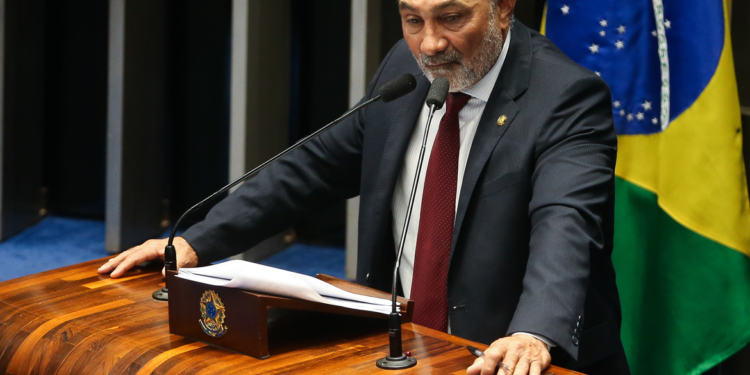 Ex-senador é alvo de operação por suspeita de ser mandante de assassinato