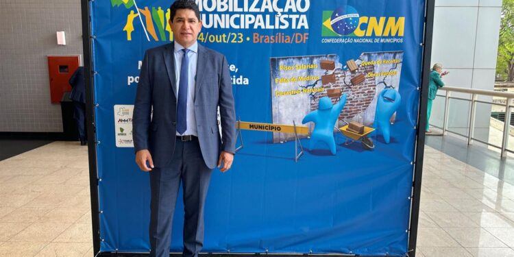 Em Brasília, prefeito diz que busca liberação de investimentos para Parintins