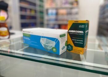 Demandas por xaropes e máscaras disparam após onda de fumaça em Manaus
