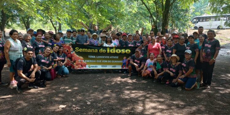 Grupo de idosos conhece produção do Sítio Surucucu em Maués