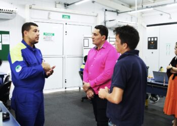 Estiagem: Simão Peixoto visita usina para evitar racionamento de energia elétrica em Borba