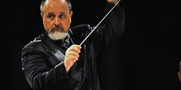 Maestro Malheiro, que assina a direção musical do Encontro de Tenores do Brasil, recebe título de cidadão do Amazonas