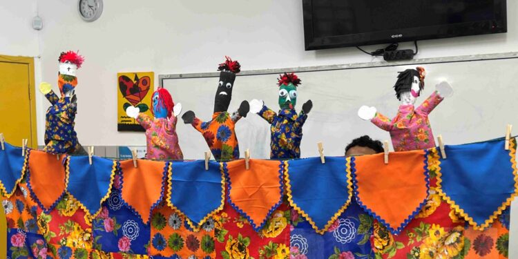 Associação Artbrasil promove oficina de formação para Teatro de Bonecos