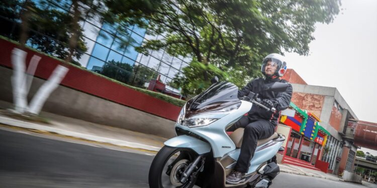 Honda: PCX alcança recorde de emplacamentos entre as scooters