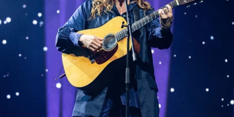 ‘Ana canta Cássia’ tem virada de lote em Manaus