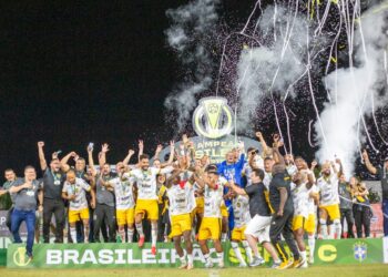 Delegação do Amazonas FC chega a Manaus na madrugada desta terça