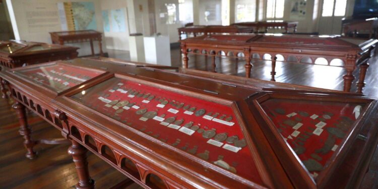 Sociedade Numismática Amazonense realiza encontro nacional e lança selo em homenagem ao Palacete Provincial