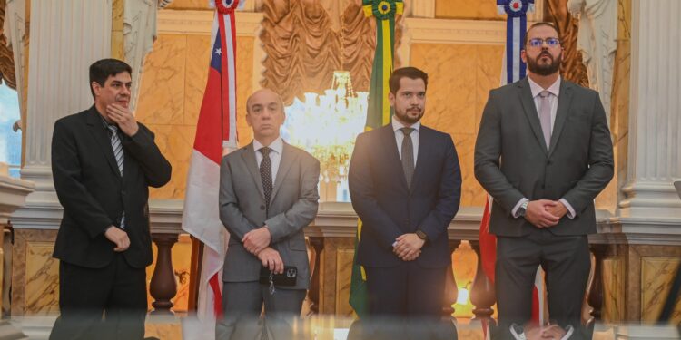 Presidente do TCE-AM participa da solenidade de abertura do V Júri Simulado da Esmam