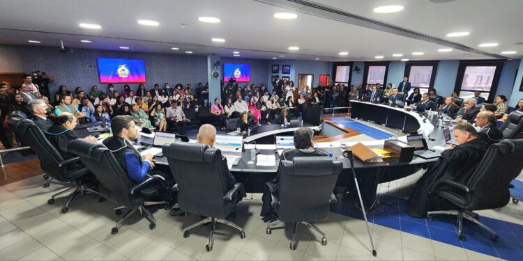 TCE-AM multa ex-presidente da Câmara Municipal de Tefé em R$ 37,5 mil