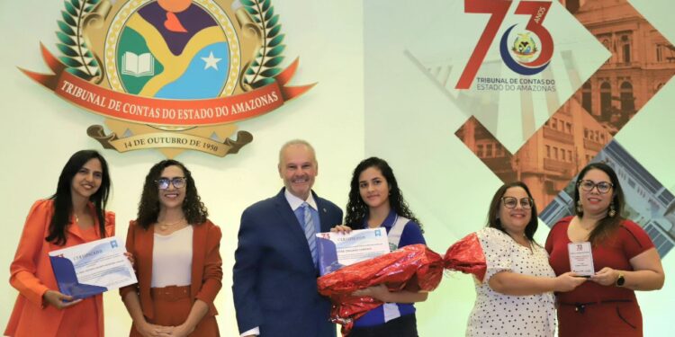 Promovendo educação e cultura, TCE-AM premia estudantes da rede pública em comemoração aos 73 anos da Corte