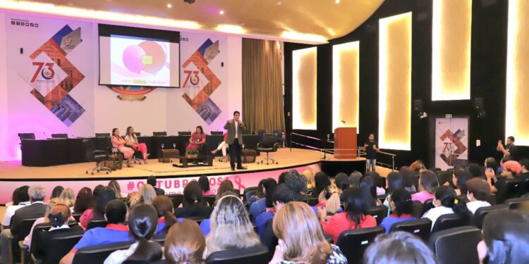 TCE-AM realiza palestras de conscientização ao Outubro Rosa