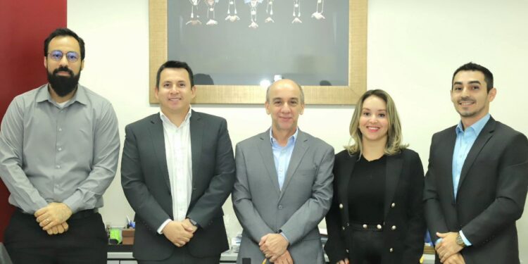 Presidente do TCE-AM dá posse a 4 novos servidores aprovados em concurso público