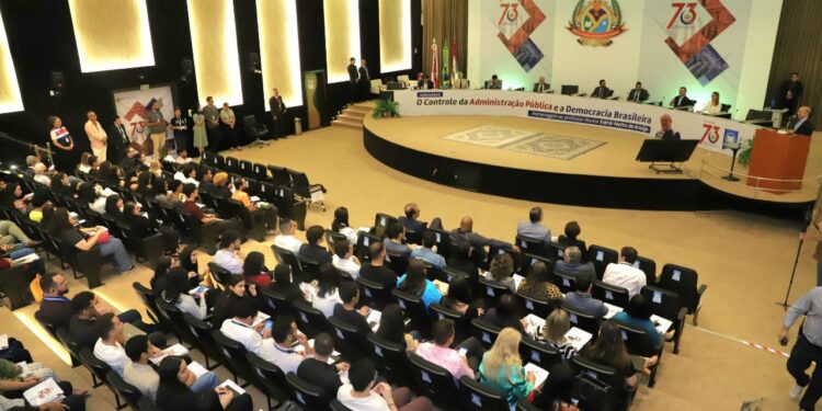 Seminário sobre administração pública e democracia brasileira encerra as comemorações dos 73 anos do TCE-AM