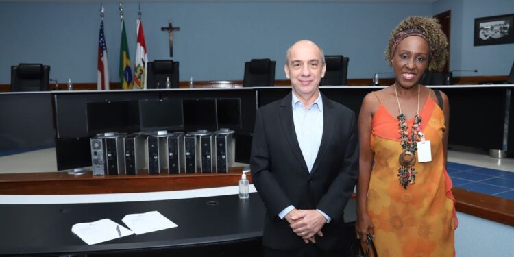 TCE-AM realiza doação de mais de 50 equipamentos para a Associação Brasileira Acolhe-Dor